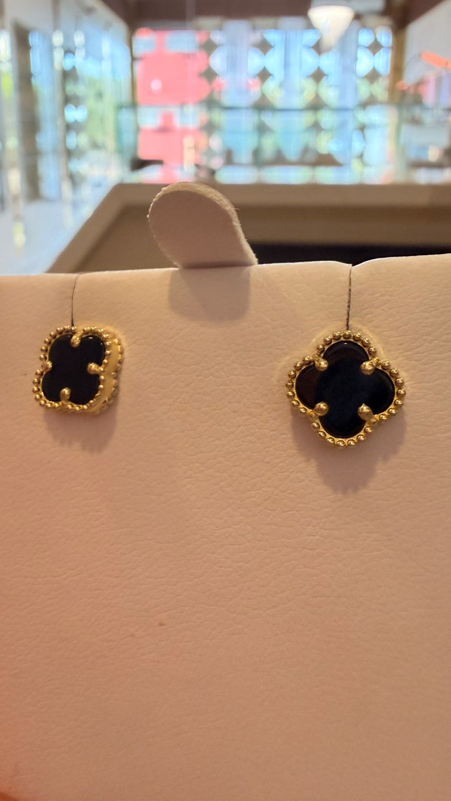 ARETES VAN CLEFF NEGRO 1.7GR 10K